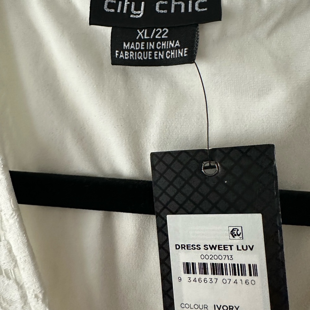 City Chic sweet love ivory Lace faux Wrap Dress size XL 22W NWT - Picture 4 of 8